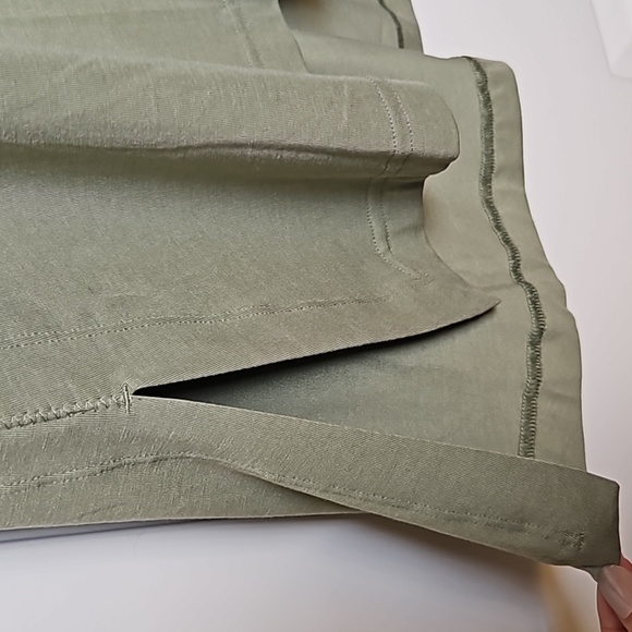 EUC Athleta Green Sleeveless Tank Sz Small - Picture 8 of 8